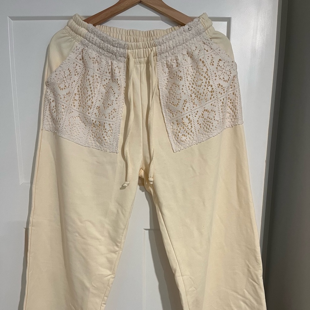 Coco + Carmen cream lounge pants. S/M never worn